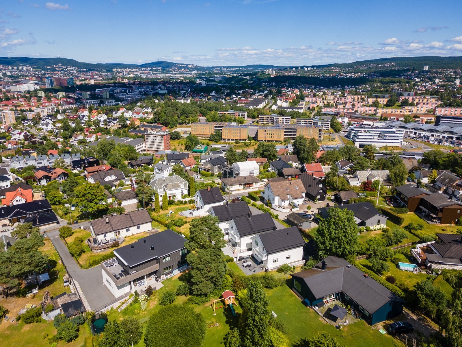 Her bor du i rolige og grønne omgivelser Galleribilde