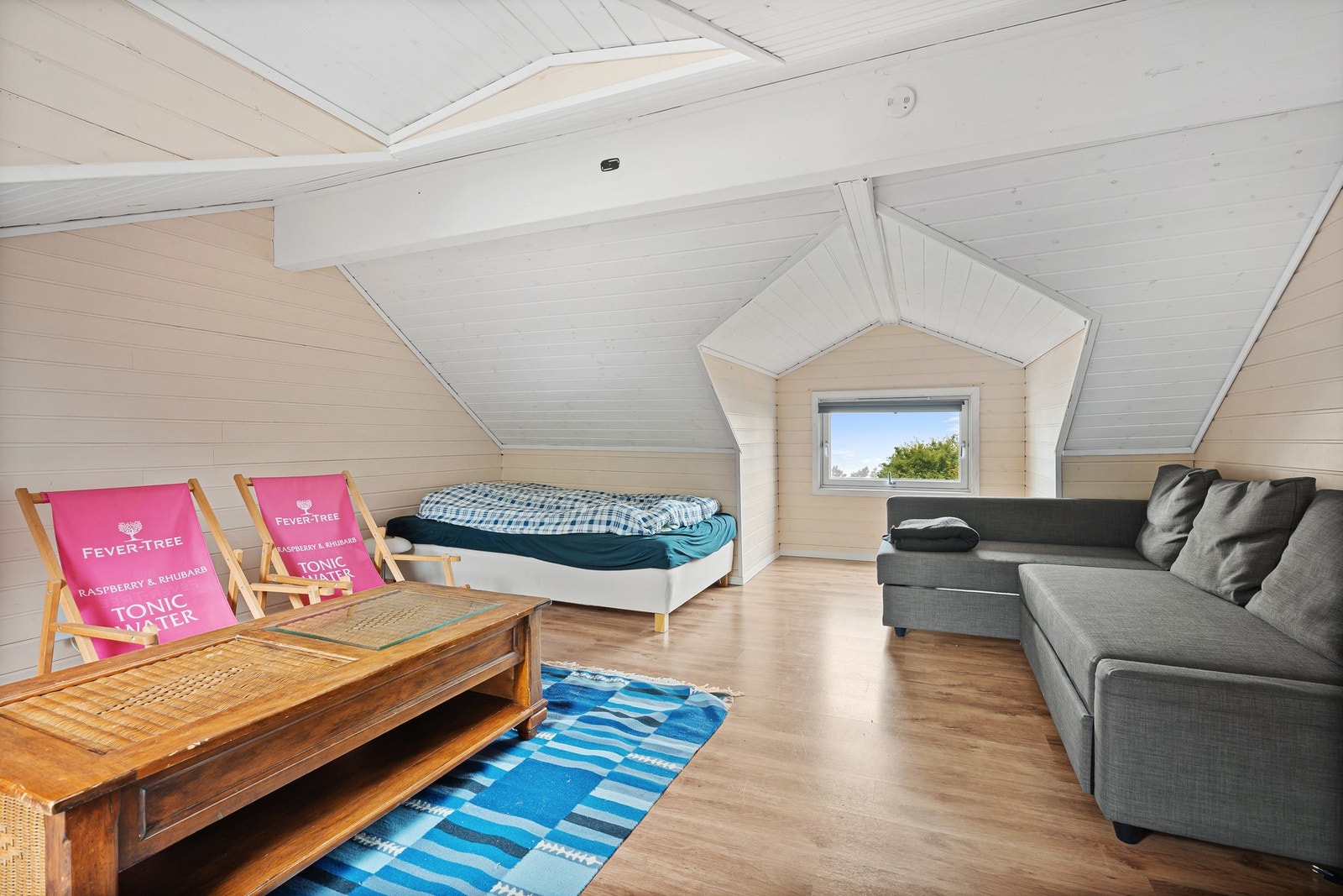 Garasjeloft. Galleribilde