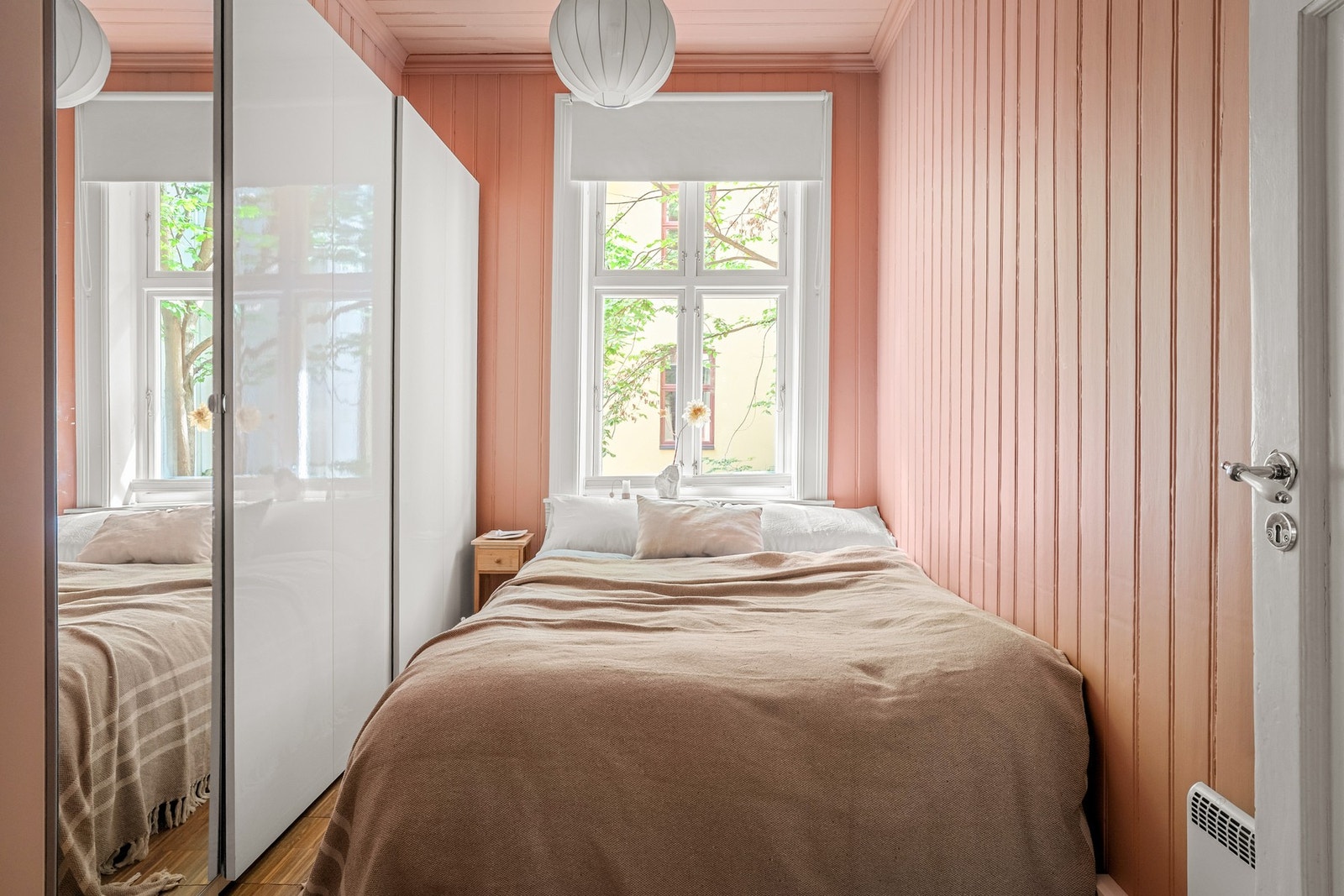 Soverommet har en rolig og skjermet beliggenhet vendt mot bakgården. Galleribilde