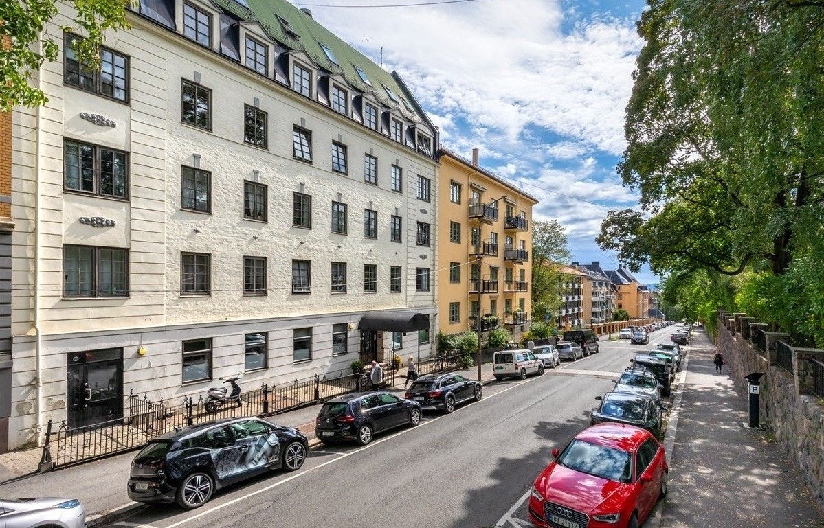 Fasade. Beliggende pent til på Frogner/Gimle Galleribilde