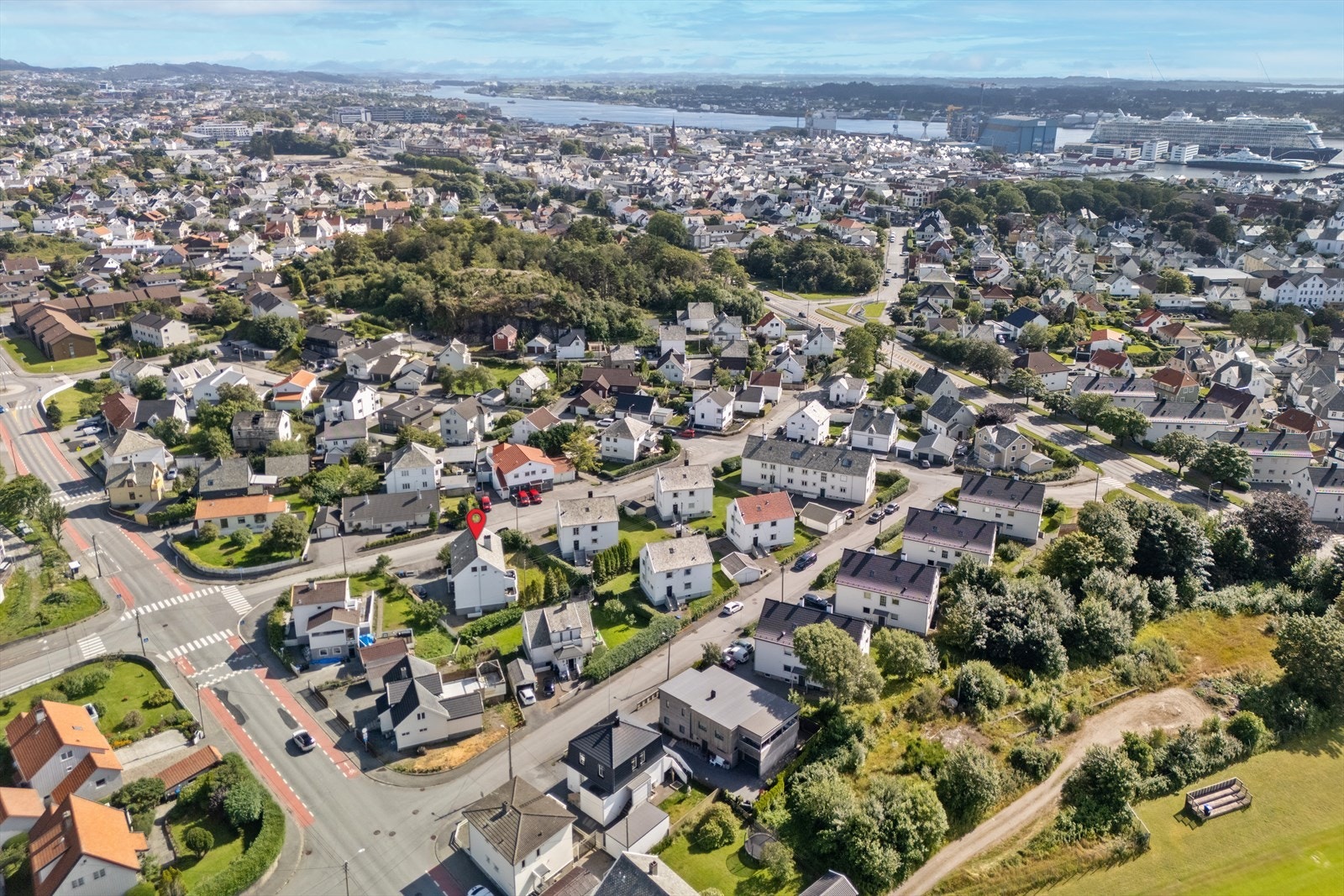 Fra eiendommen er det enkel tilgang til sentrum og øvrige bydeler. Galleribilde