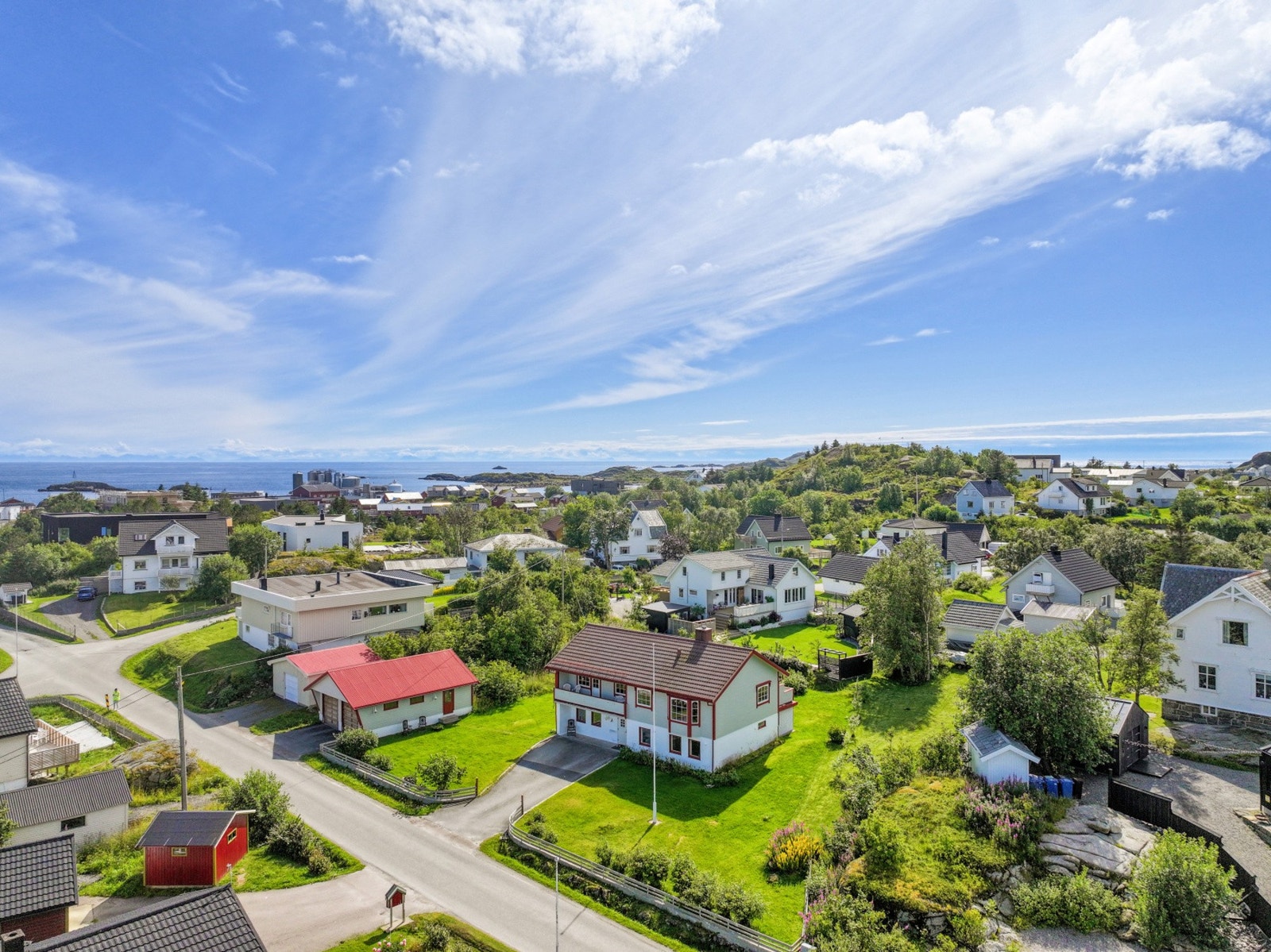 Her bor du i rolige omgivelser med flott natur rett utenfor døren. Galleribilde