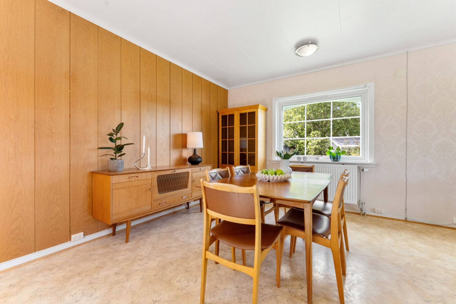 God plass til en hyggelig spiseplass for familie og venner. Galleribilde