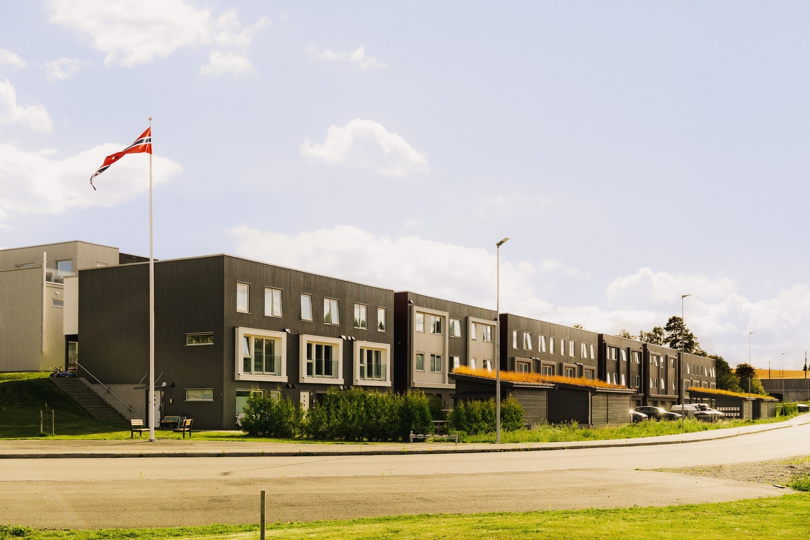Fossumssvingen 43 er en flott leilighet i flermannsbolig som gir rekkehus-følelsen! Galleribilde