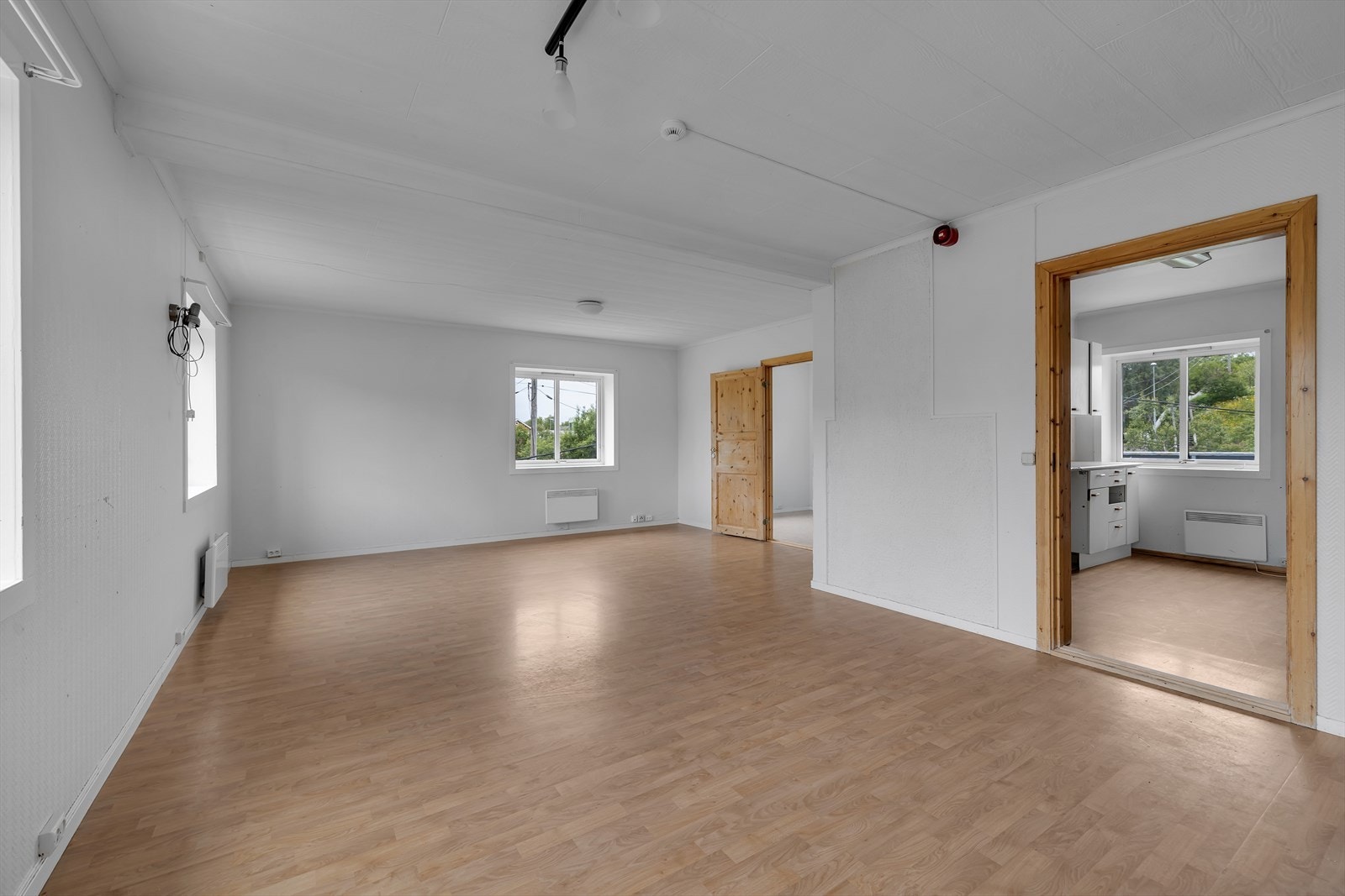 Rikelig lysinnslipp i stuen. Galleribilde