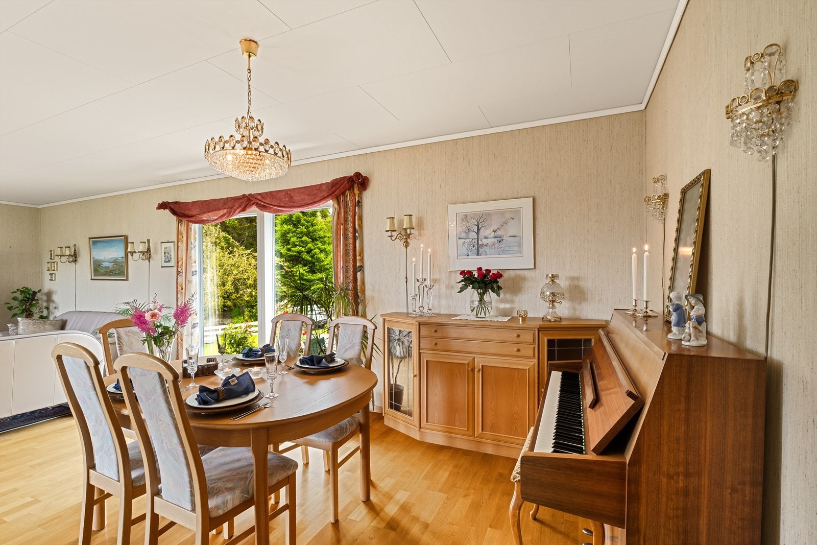 God plass til spisebord. Galleribilde