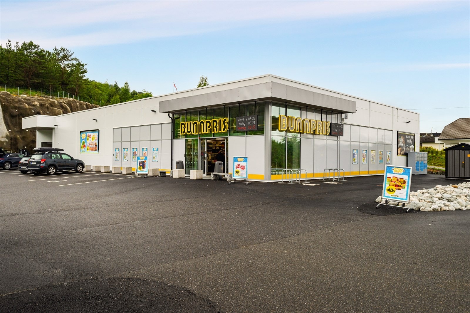 Kort avstand til nærbutikken Bunnpris, buss, skole og barnehage. Galleribilde