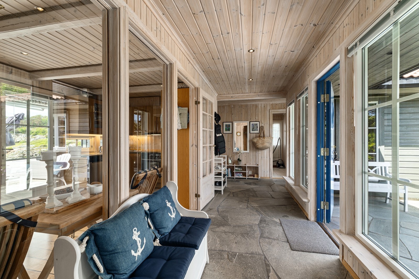 Skiferlagt entré/ gang med varmekabler Galleribilde