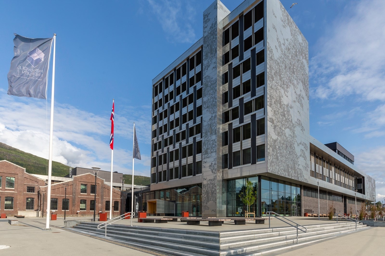 På HVL Campus Kronstad tilbys et bredt spekter av studier innen blant annet helse- og sosialfag, lærerutdanning, ingeniørfag, økonomi og administrasjon Galleribilde