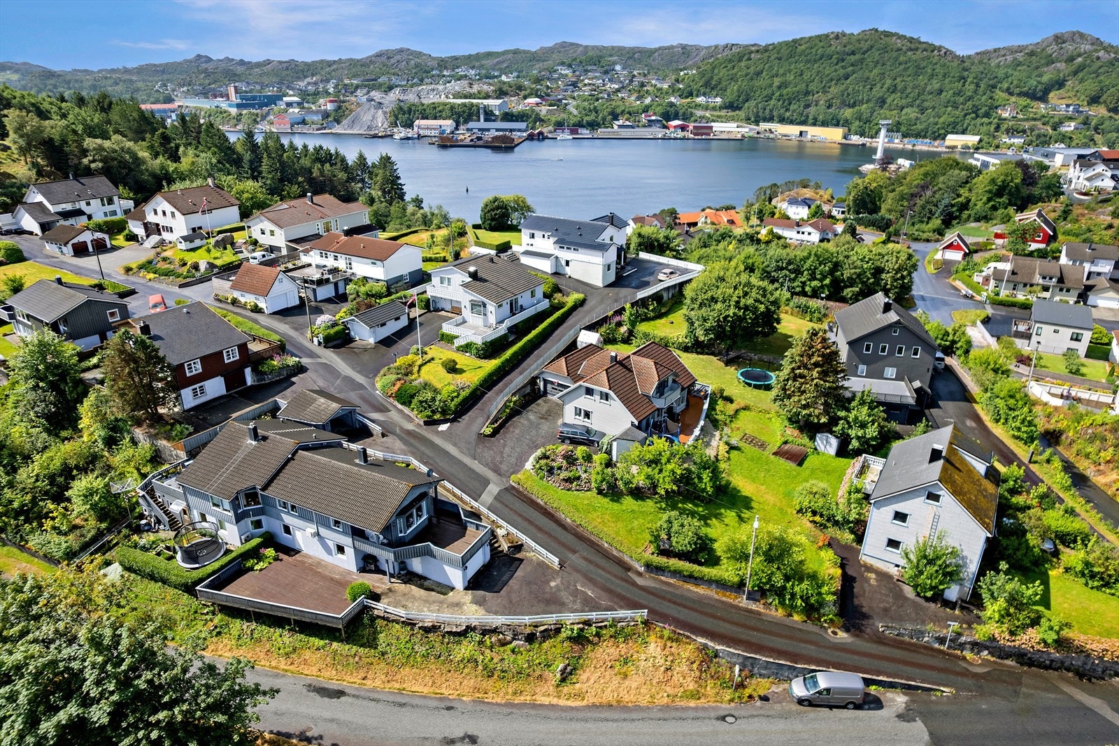 Eiendommen ligger ca. 2 km fra Egersund sentrum, med barnehage like ved. Galleribilde
