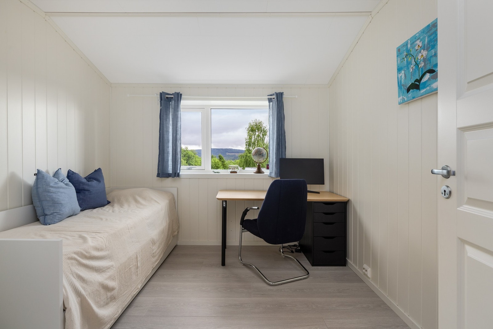 Soverom nummer to egner seg godt som barnerom eller kontor. Galleribilde
