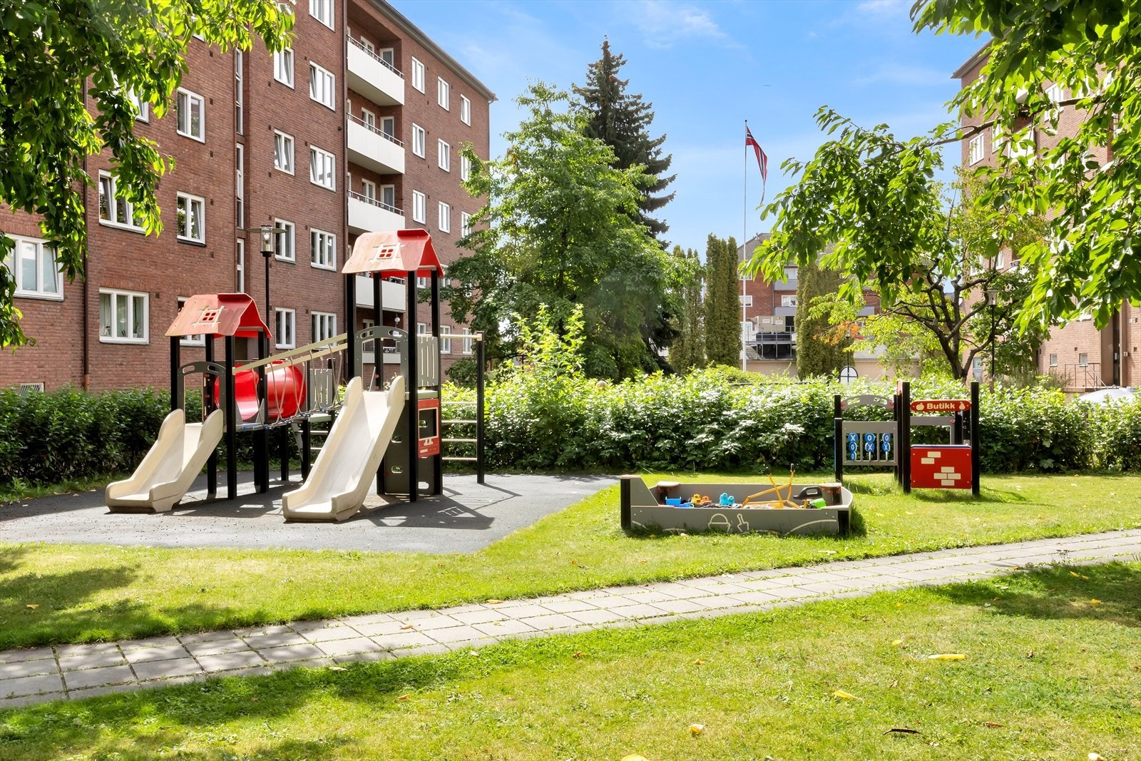 Her er det lekeplass, koselige sittegrupper og frodige gressplener som inviterer deg og dine til å nyte koselige sammenkomster. Galleribilde