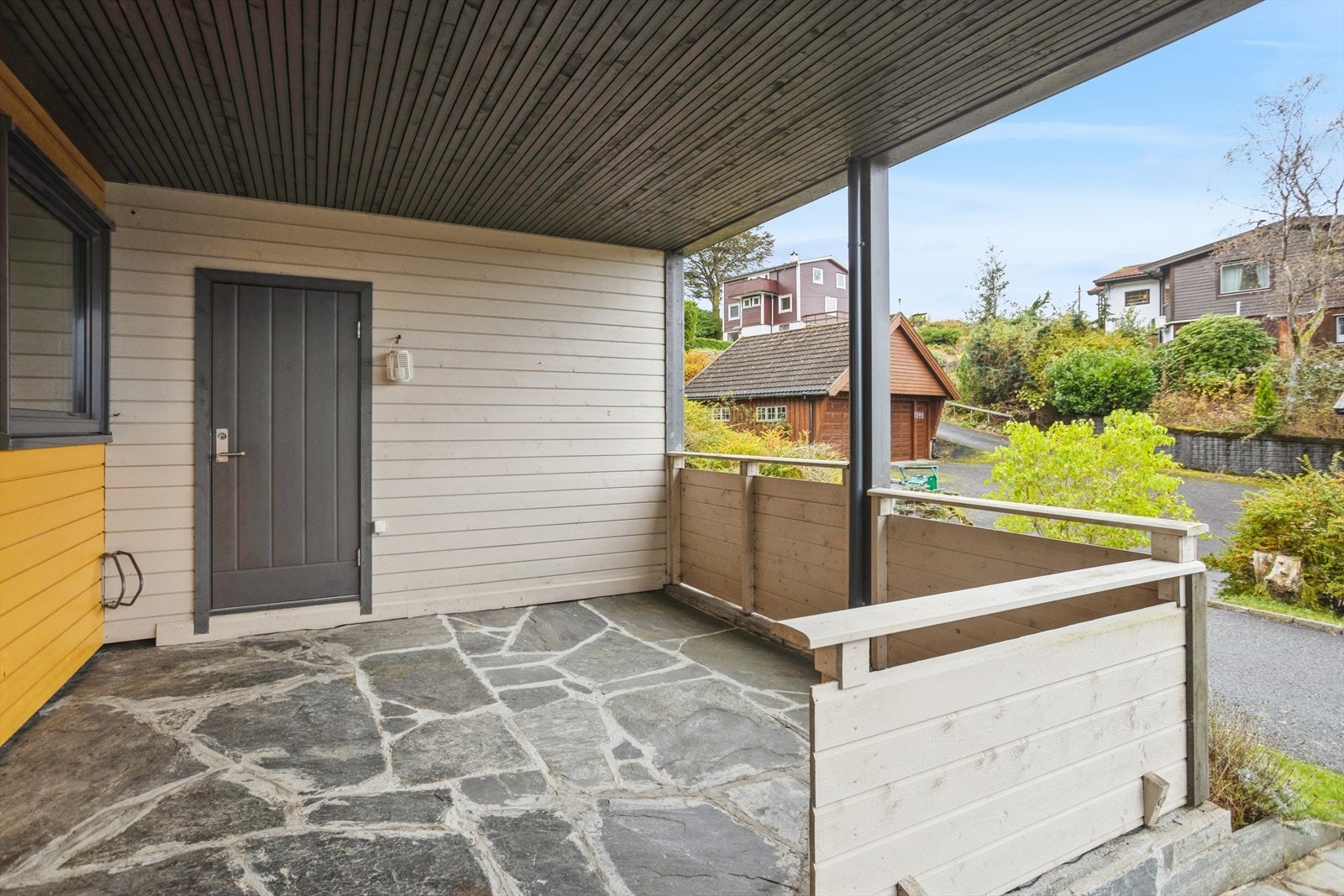 Ved inngangen er det en praktisk, utvendig bod på 4 m². Galleribilde