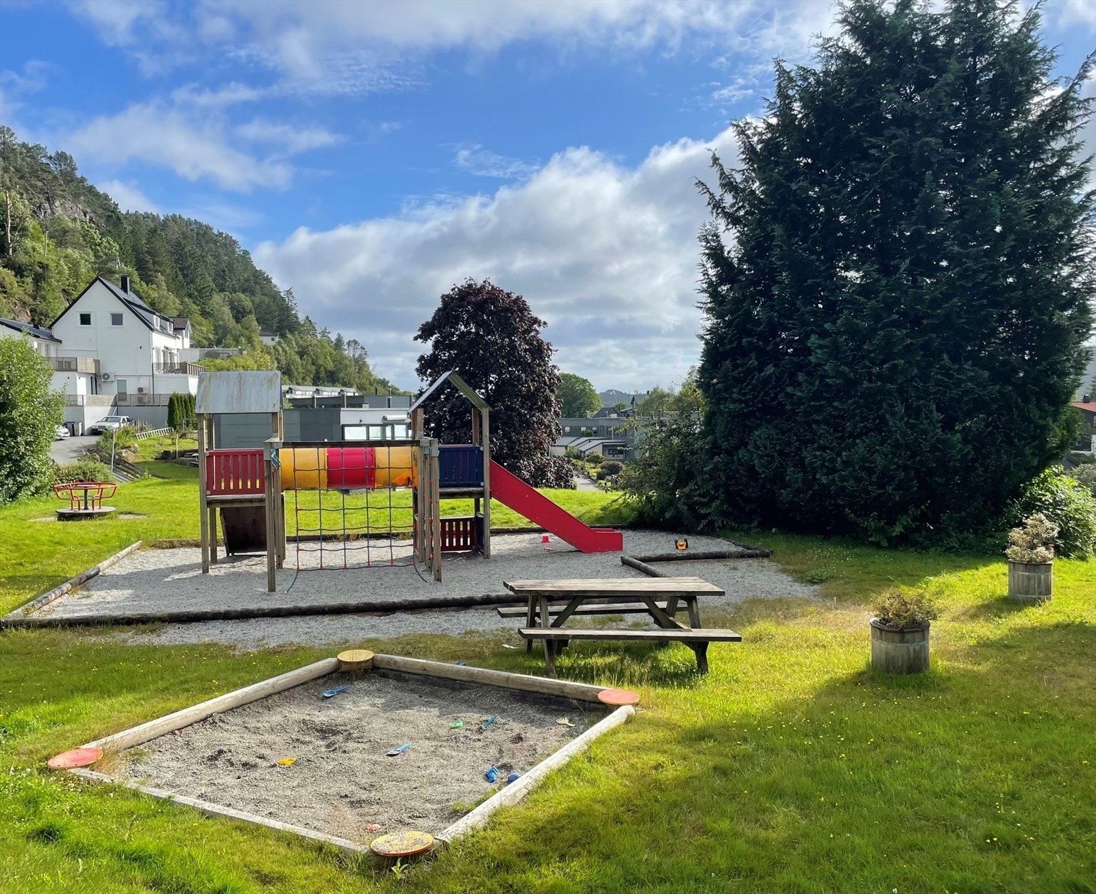Flotte fellesarealer med lekeplass for de minste. Galleribilde