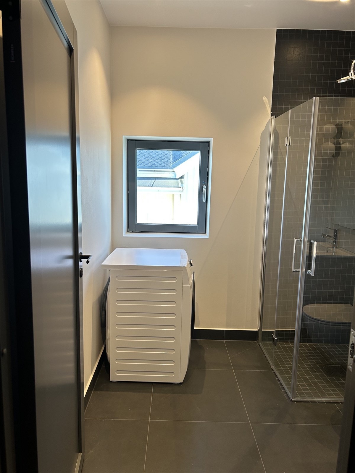 Moderne og romslig bad Galleribilde