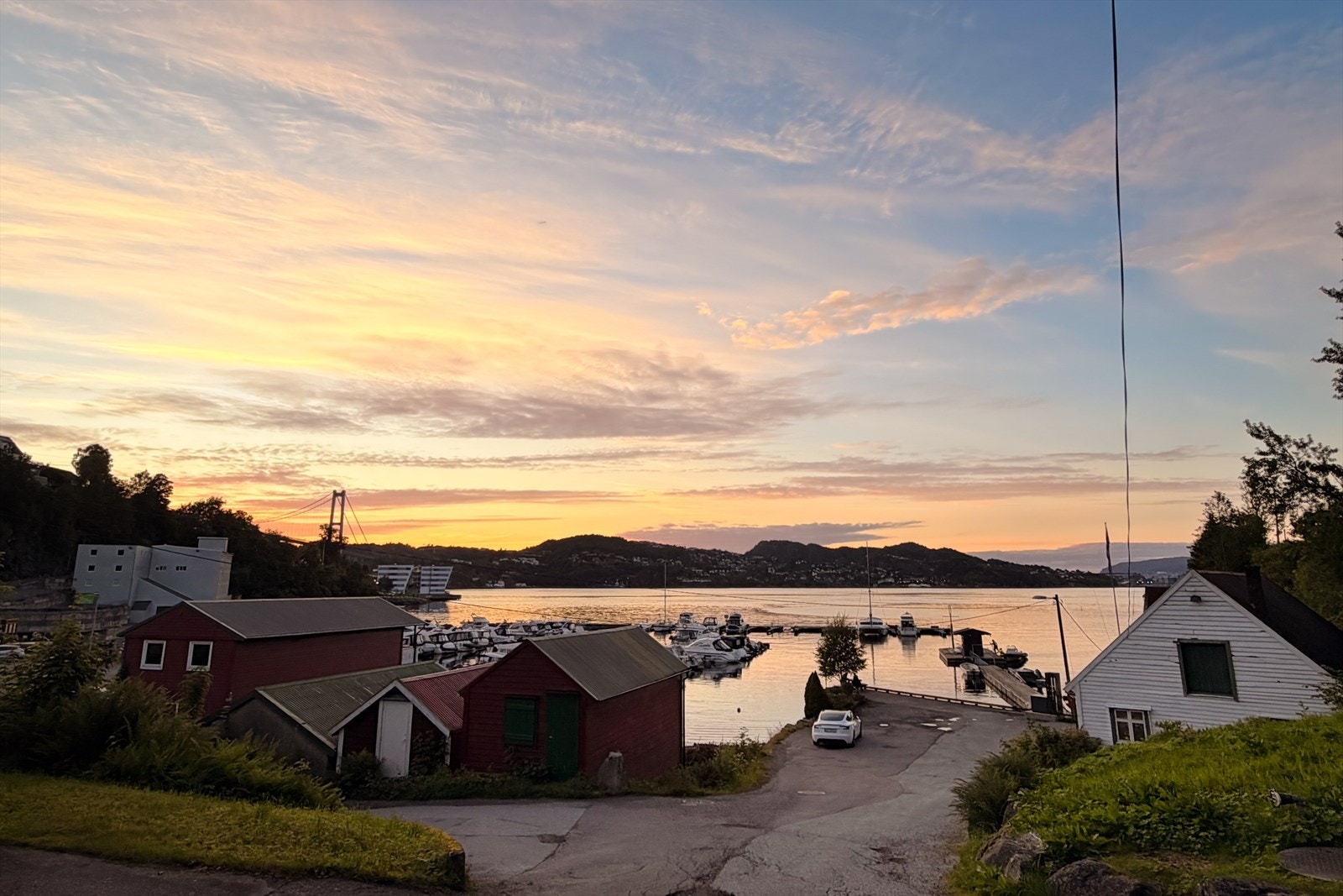 Her bor man med kort vei til sjø og natur, men likevel sentrumsnært Galleribilde