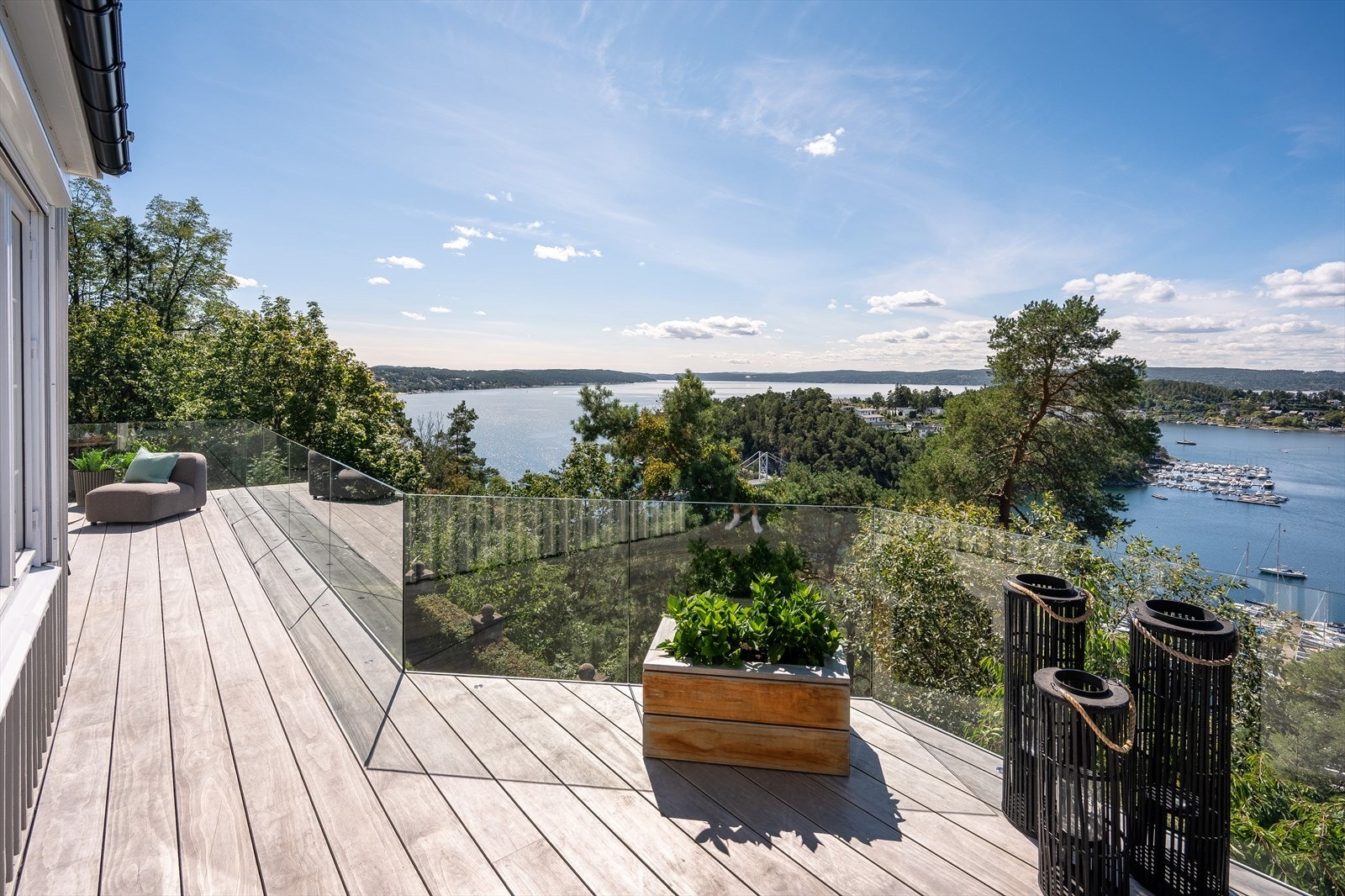 Fra terrasse i 1. etasje har du vidstrakt utsikt over Oslofjorden. Galleribilde