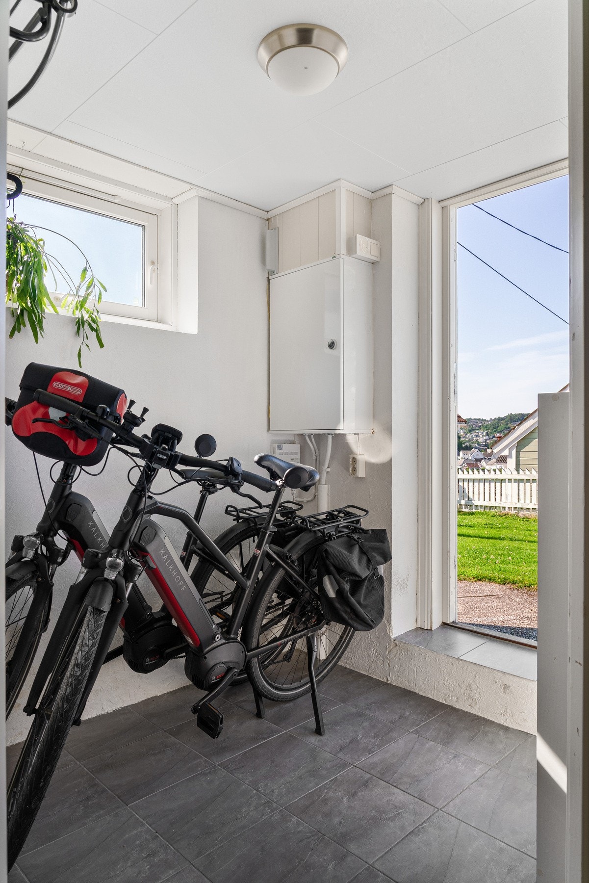 Kjelleren har egen inngang Galleribilde