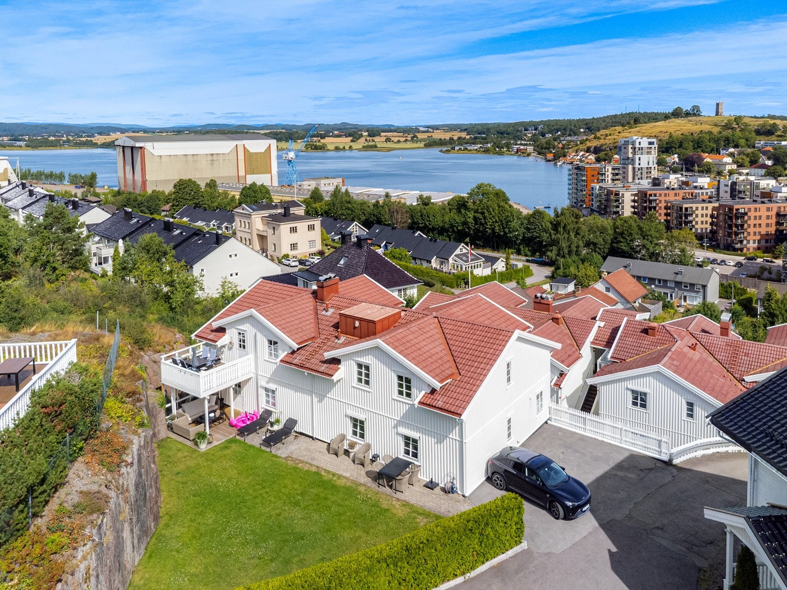 Eiendommen ligger sentralt på Kaldnes, med kort vei til Tønsberg sentrum. Galleribilde