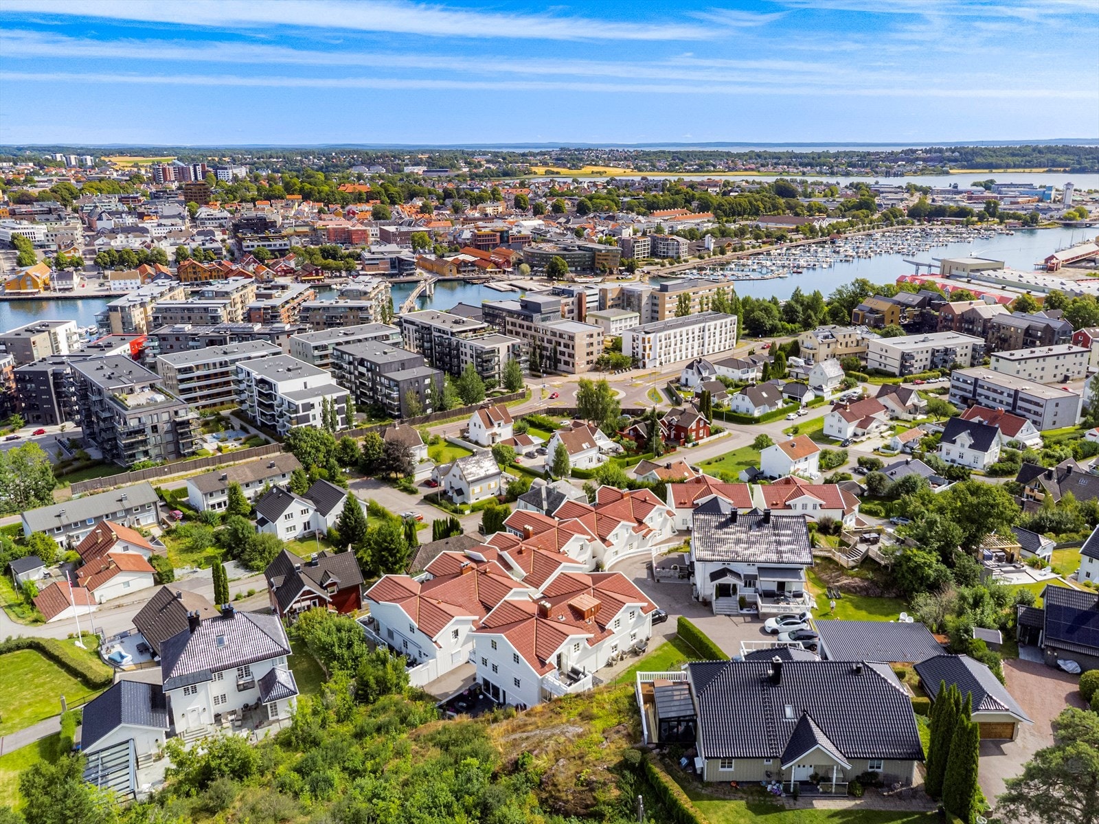 Fra leiligheten er det gangavstand til Foyn Senteret og Tønsberg brygge. Galleribilde