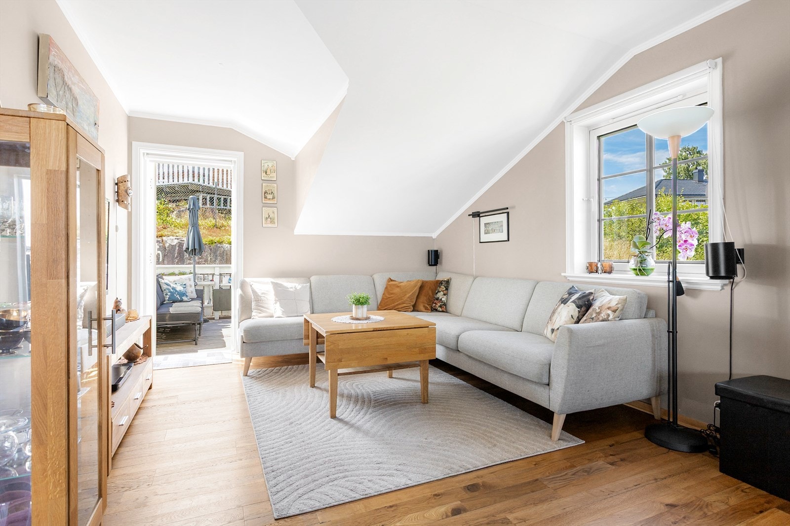 Fra stuen er det også utgang til en sørvendt balkong på ca. 10 m². Galleribilde