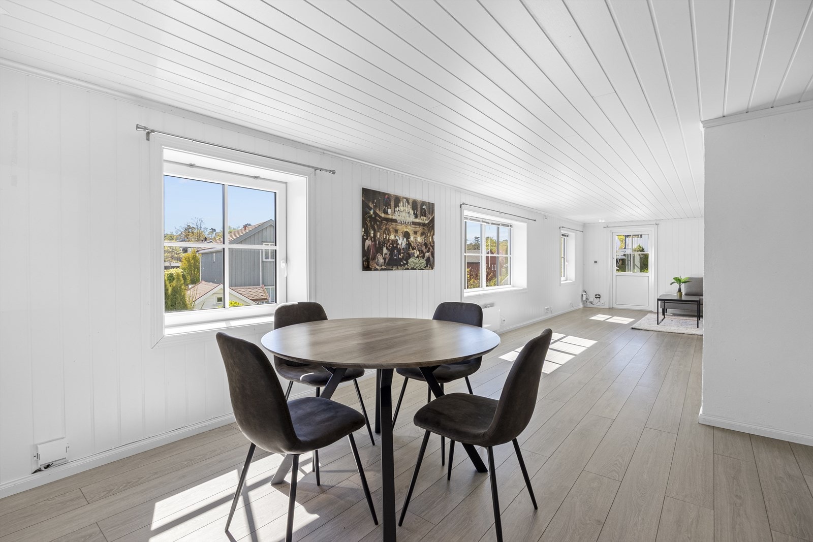 Innholdsrik familiebolig i populært boligområde sentralt og solrikt på Bjorbekk. Galleribilde