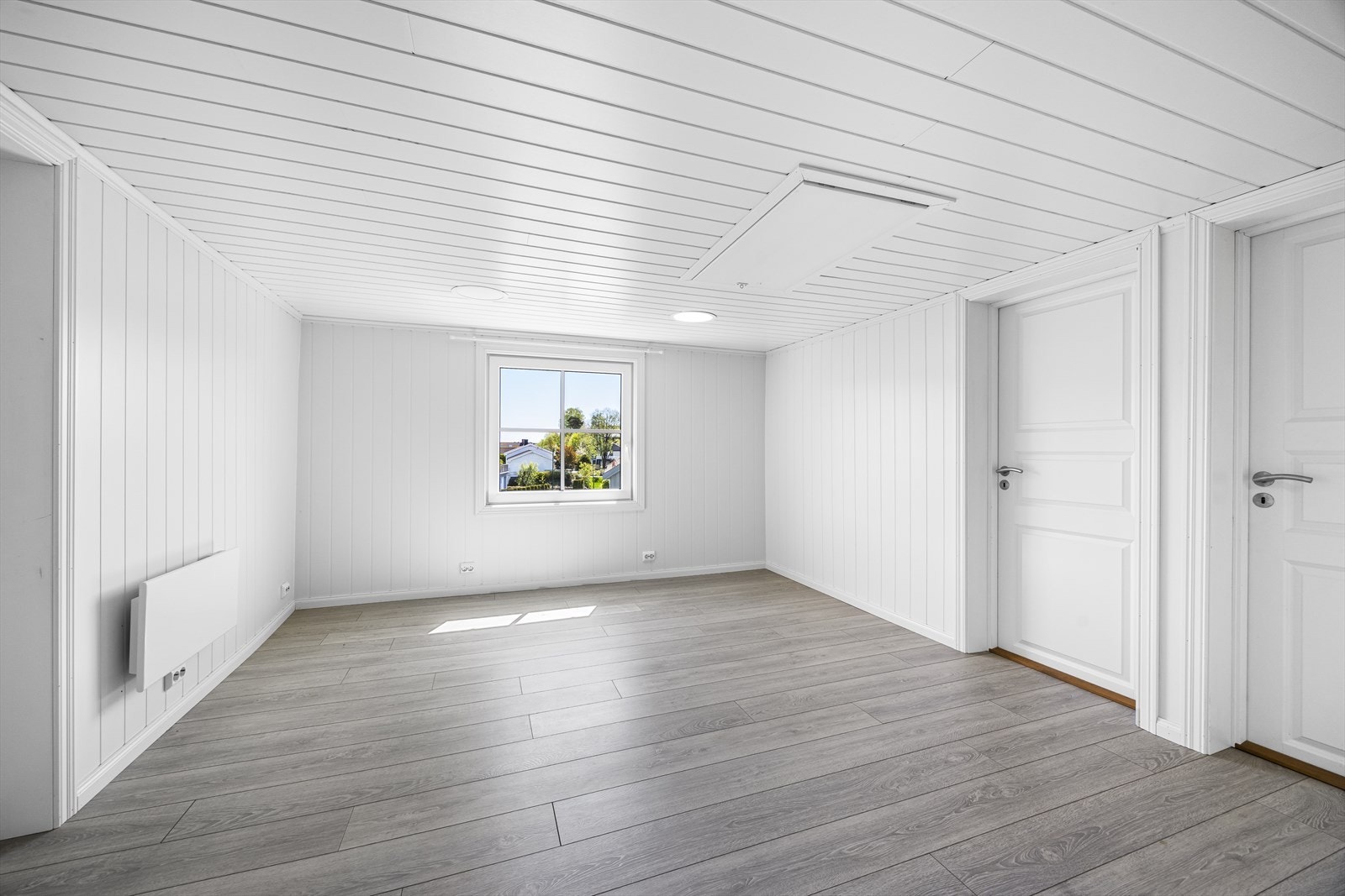 Loftstue. Galleribilde