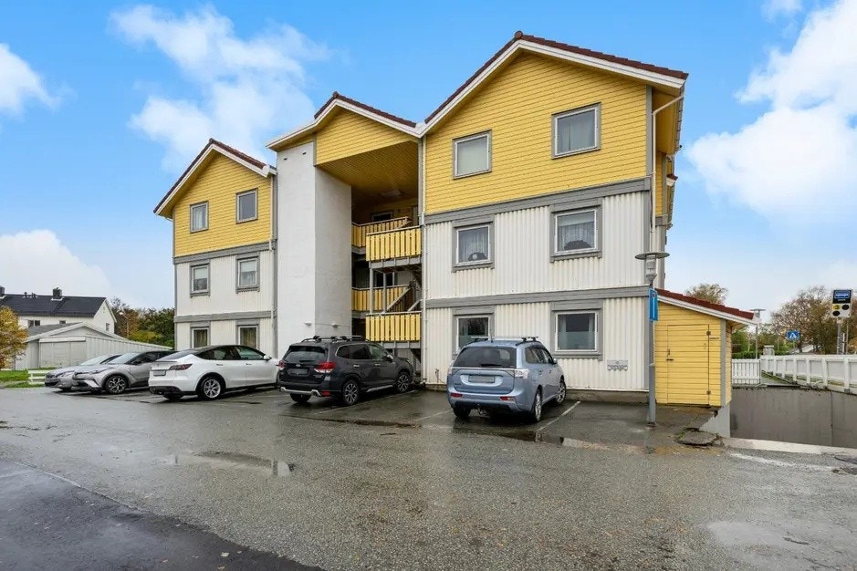 Gjeste parkering utenfor Galleribilde