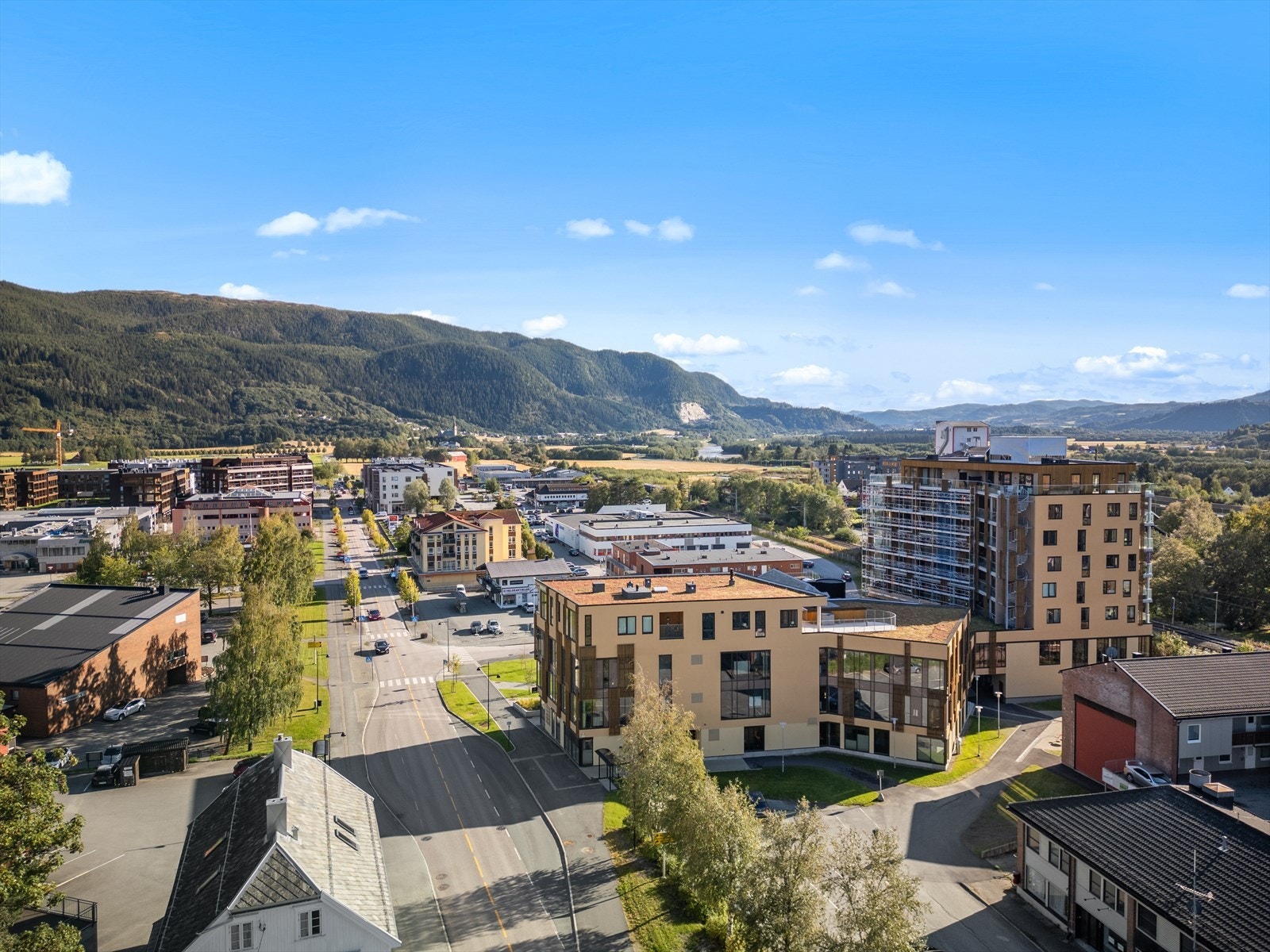 Melhus er en kommune i vekst og med flotte kollektivforbindelser og motorvei er det kort avstand til Trondheim. Galleribilde