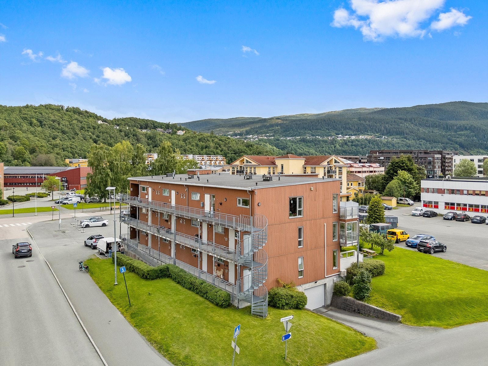 For de turglade har Melhus et bredt utvalg i flotte områder med oppgåtte turstier, samt oppkjørte skiløyper om vinteren. Her kan turstier ved Gaula og i Vassfjellet nevnes. Galleribilde