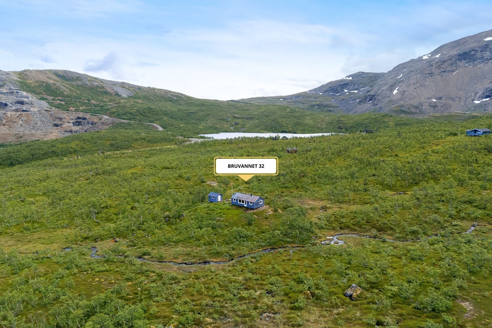 Her ligger alt til rette for ski-, fotturer og naturopplevelser rett utenfor hyttedøren. Galleribilde