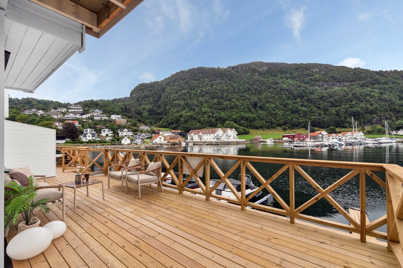 Terrasse - 27 kvm med nydelig utsikt og gode solforhold Galleribilde
