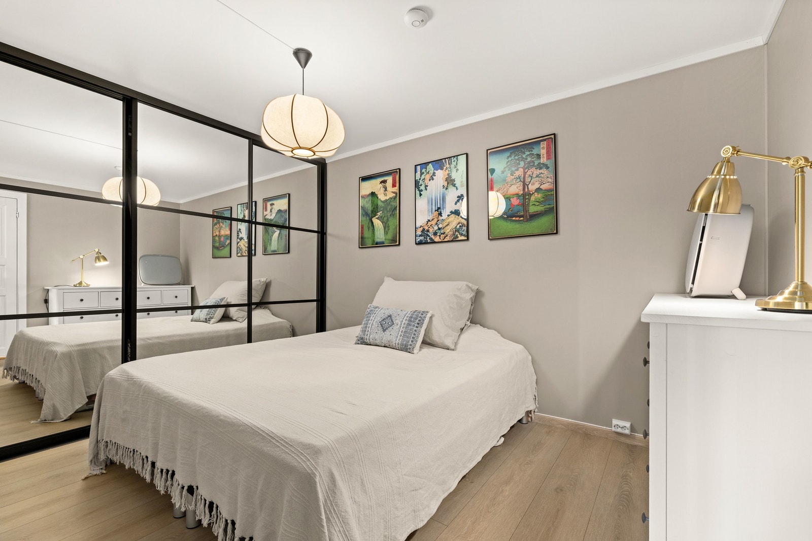 Den romslige sovealkoven på ca. 11 m² gir boligen verdifull fleksibilitet utover det ordinære soverommet. Galleribilde