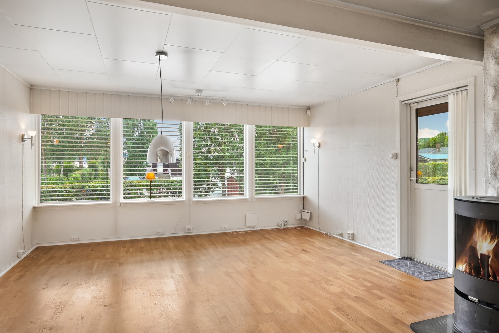 Fra stuen er det utgang til en trivelig terrasse. Galleribilde