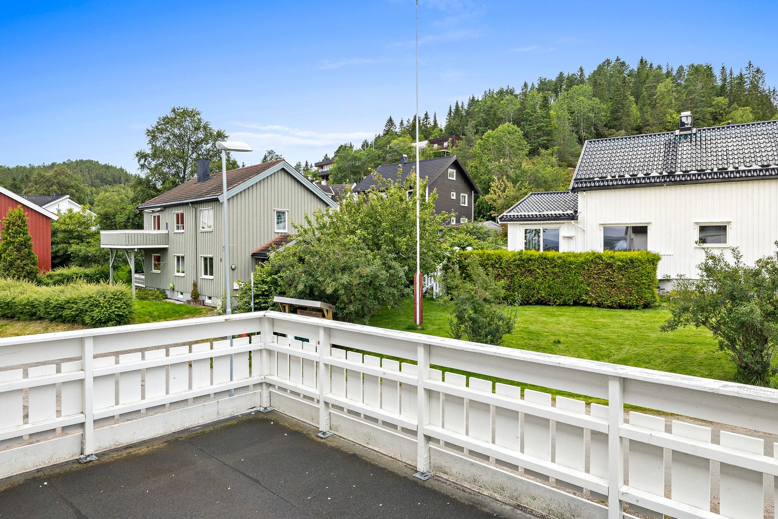 Terrasse i 2. etasje over tilbygg fra 2010 Galleribilde