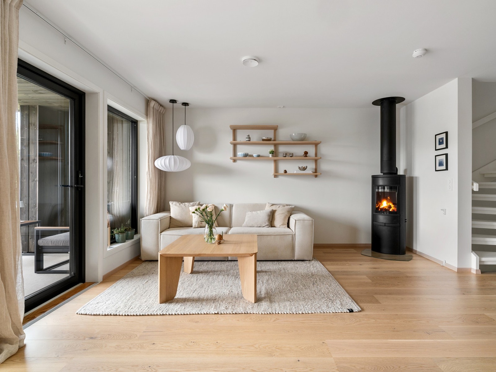 Velkommen inn! Selger har oppgradert standarden fra prosjektstandard med gjennomtenkte løsninger og kvaliteter. Galleribilde