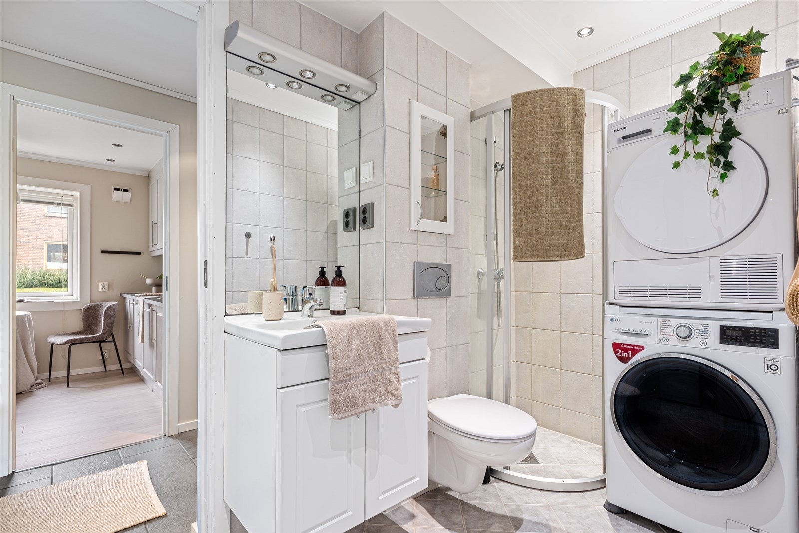 - Badet måler 4,3 m² - Galleribilde