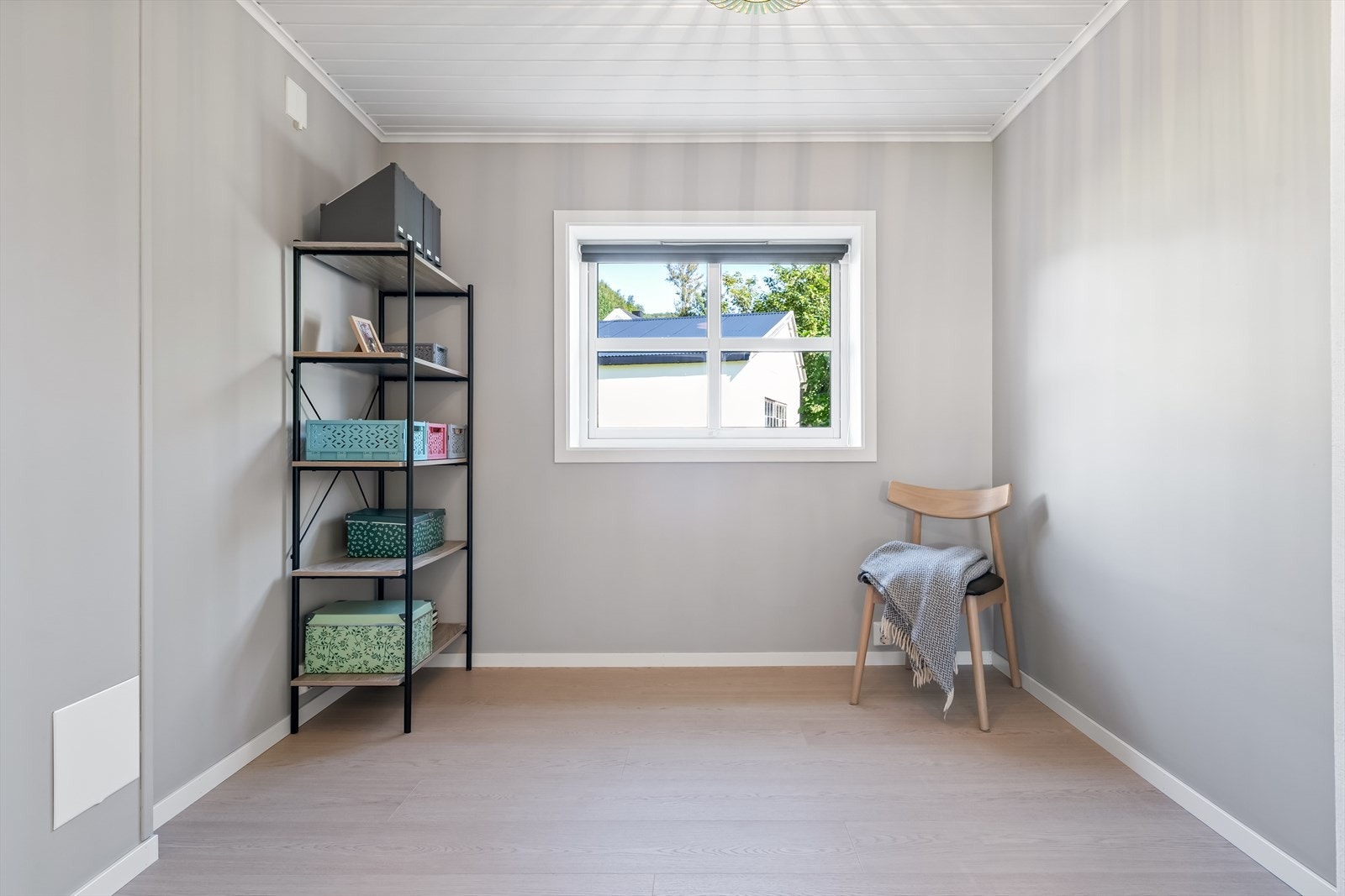 Det er totalt 3 soverom i underetasjen. Alle rommene er god størrelse, perfekt for barnefamilien. Galleribilde