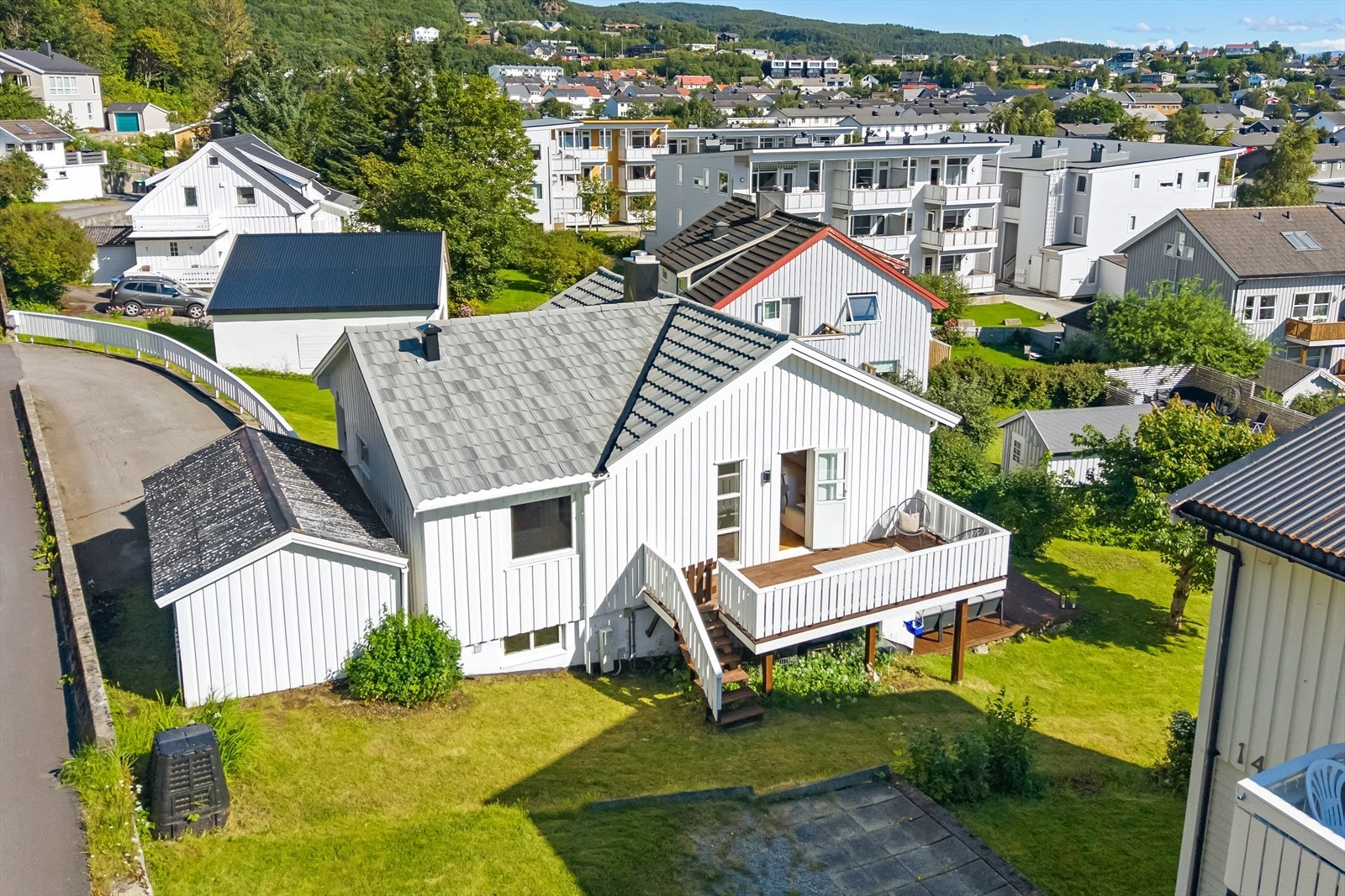 Eneboligen fikk nytt tak med Decra-panner i 2023. Galleribilde