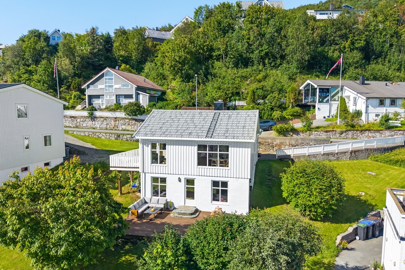 Velkommen til Solliveien 16, presentert av Bjørn Harald Sandvik v/DNB Eiendom. Galleribilde