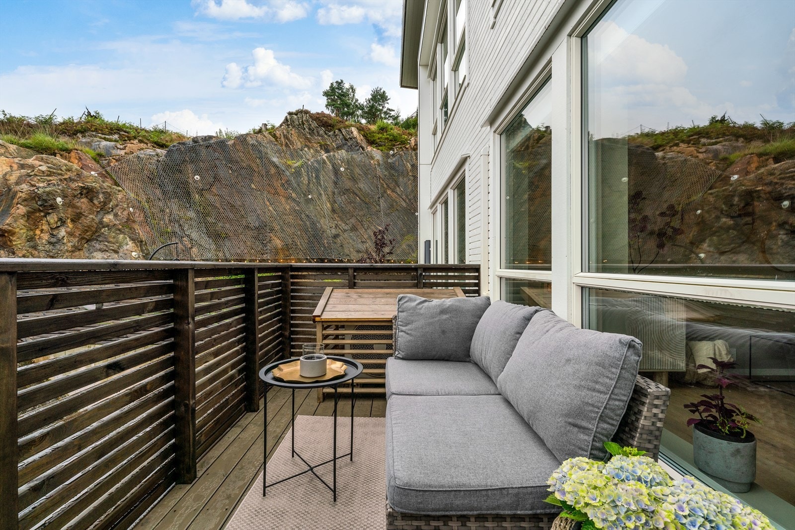 Altanen har god plass til ønsket møblering. Galleribilde