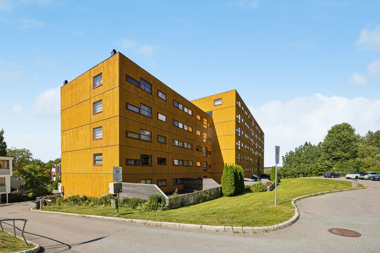 Fra boligen er det kort vei til marka med flotte tur- og friluftsmuligheter gjennom hele året. Galleribilde