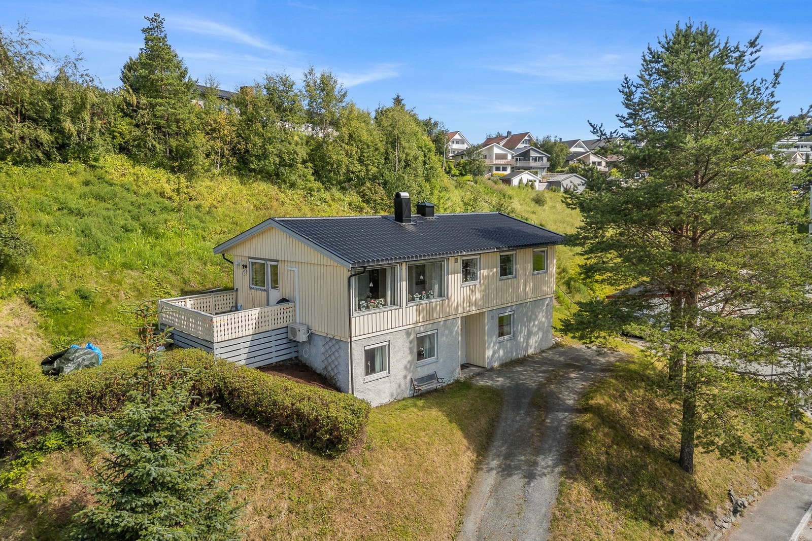 Marianne K. Vasiljevic ved EiendomsMegler1 har gleden av å presentere Othilienborgvegen 48. Galleribilde