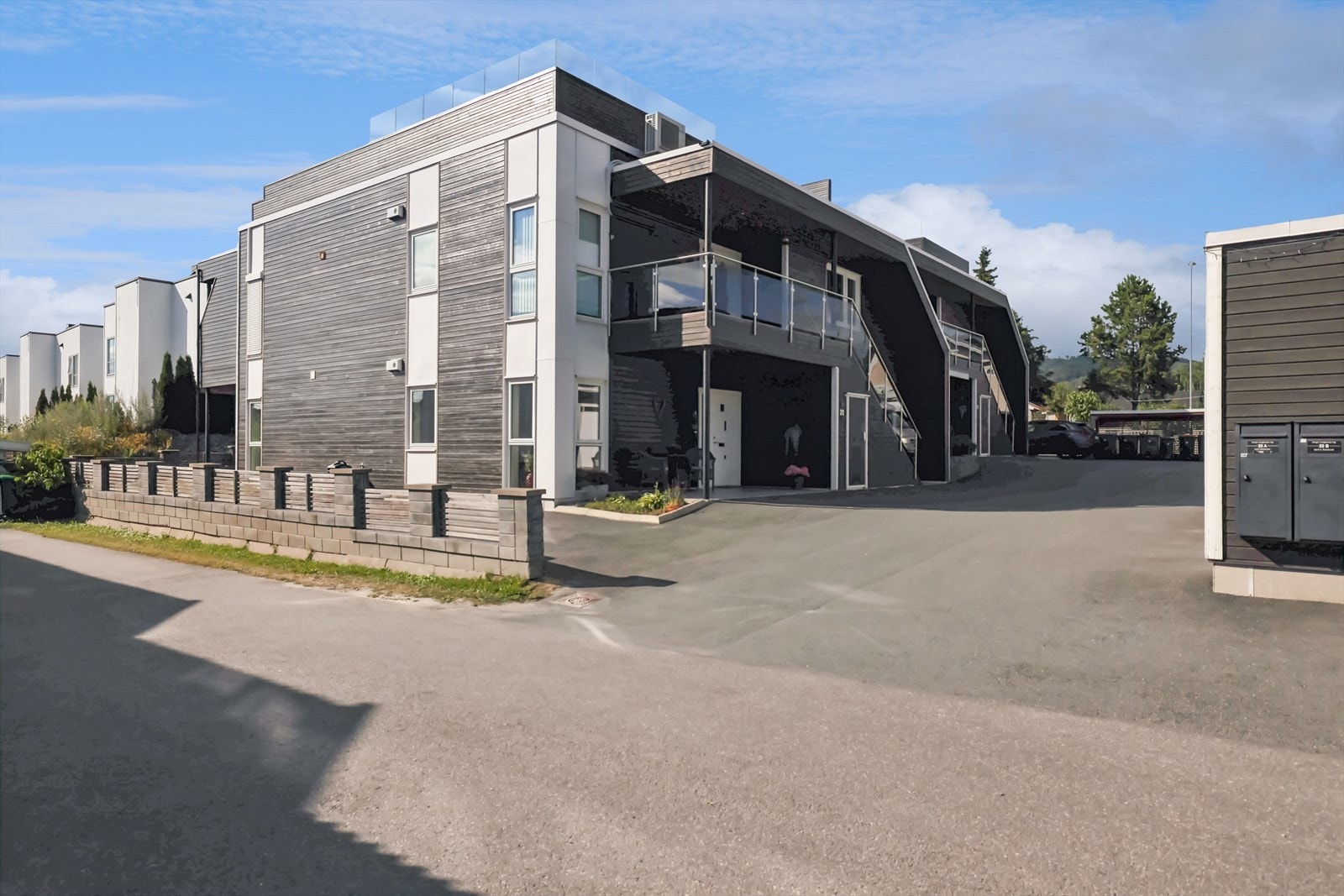 Det følger med dobbelgarasje i felles garasjeanlegg. Galleribilde