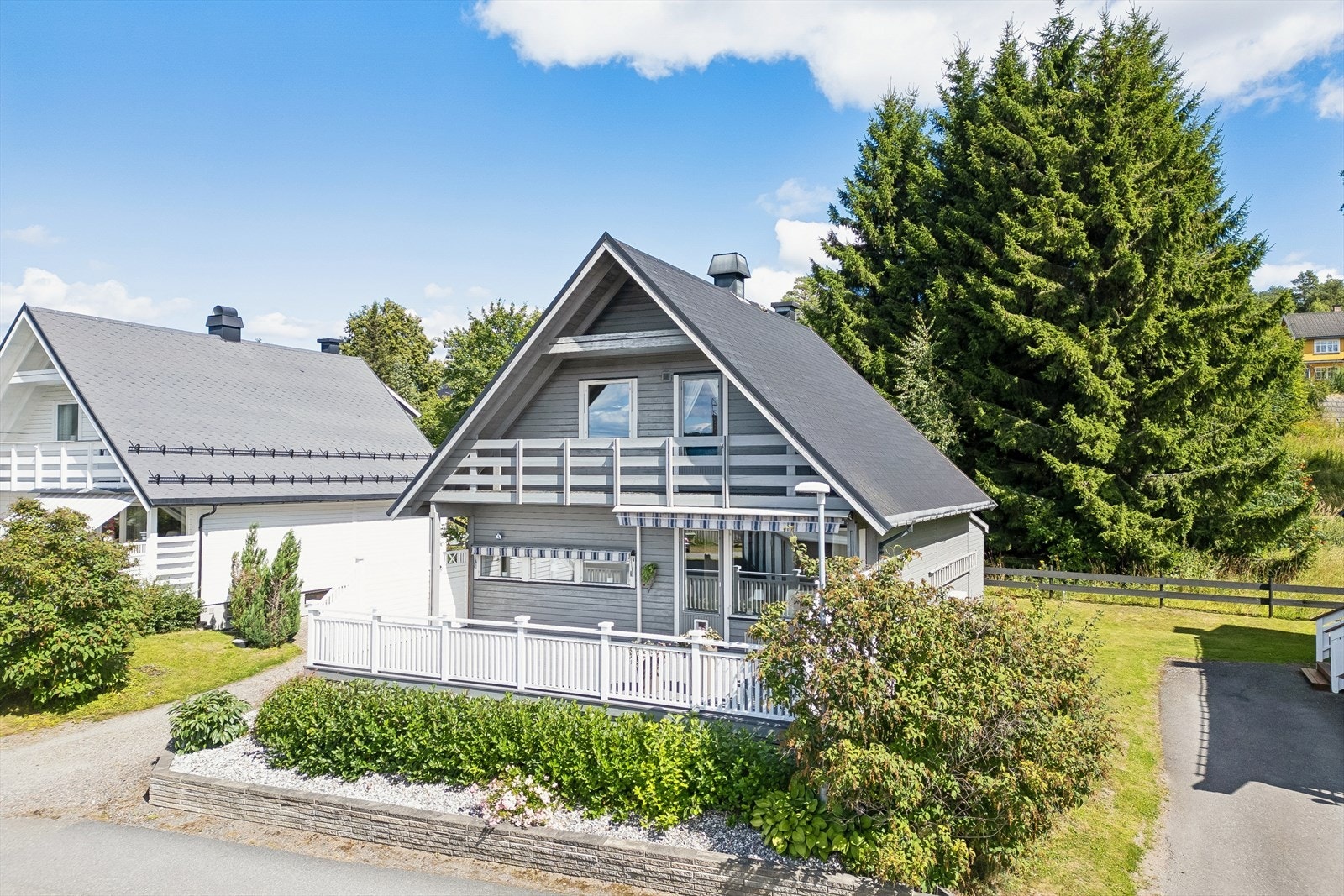 Pen og velholdt eiendom i rolig boliggate med lite gjennomgangstrafikk. Galleribilde