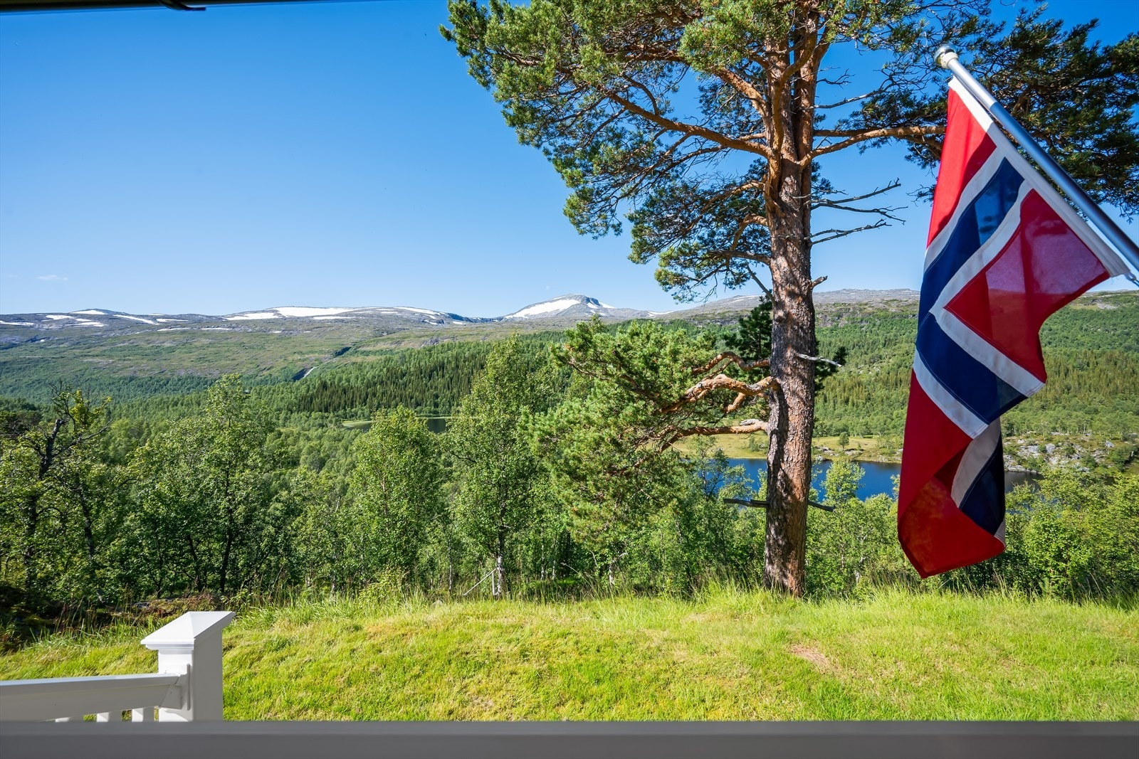 Ved Stivatnet er det bygget ny gapahuk som kan brukes av hytteierne. Sosialt og trivelig hytteområde Galleribilde