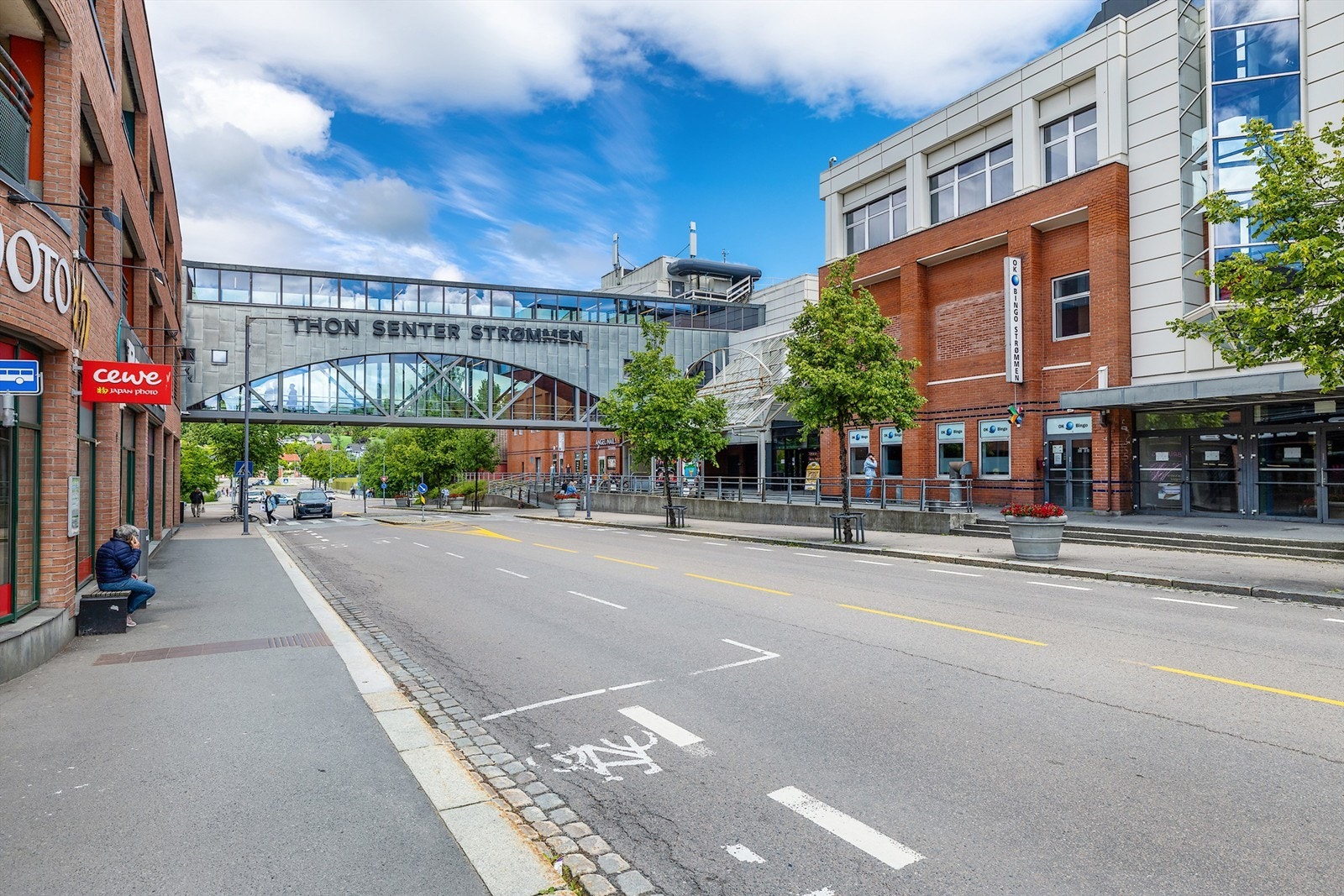 Det er gangavstand til Strømmen Storsenter med et bredt utvalg av butikker og servicetilbud. Galleribilde