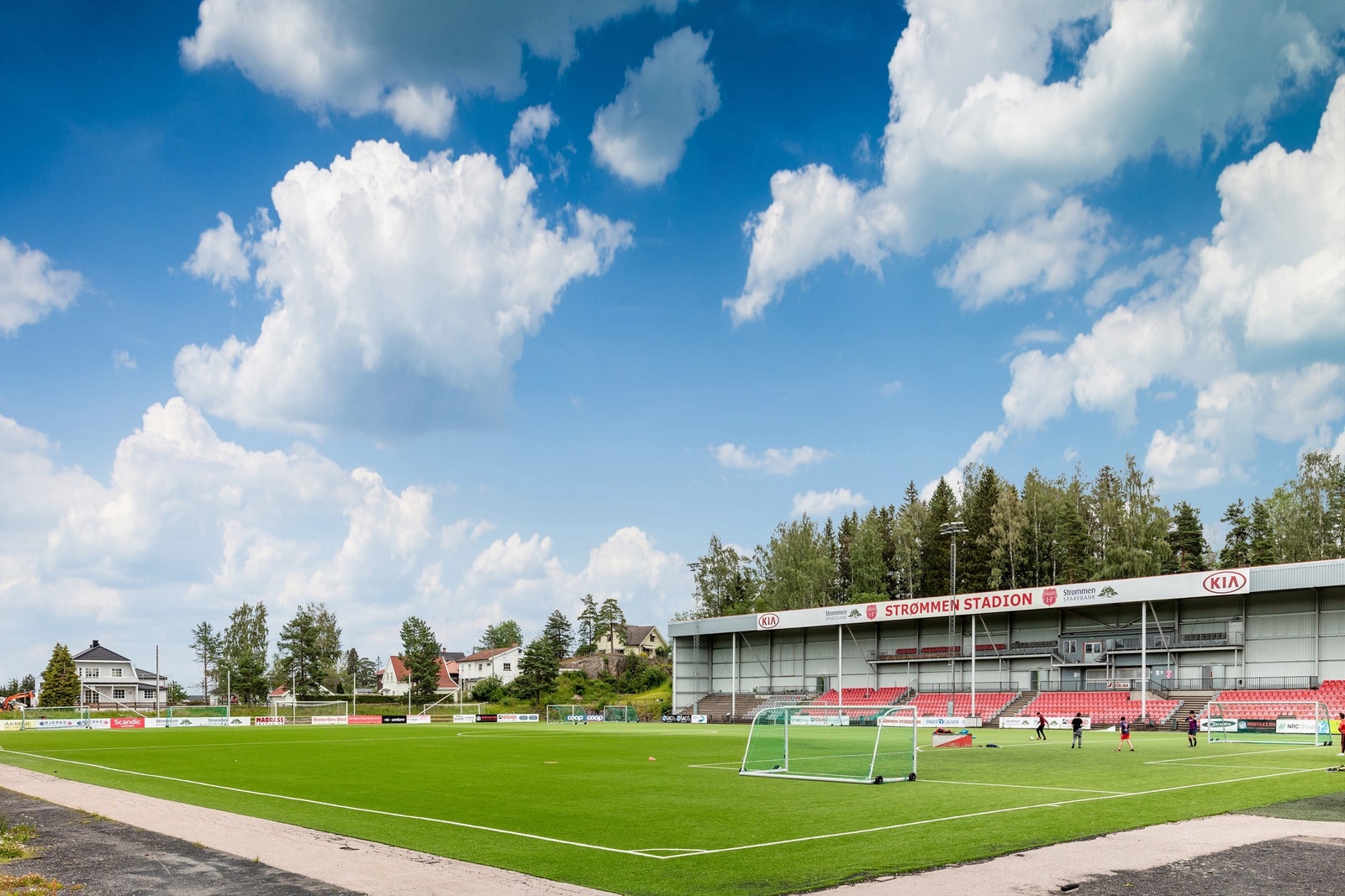 Strømmen Stadion ligger kun en kort spasertur unna. Galleribilde