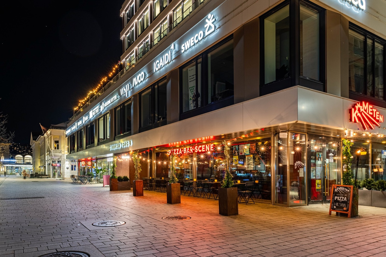 Strømsø byr på et levende bymiljø med et godt utvalg av restauranter og utesteder - perfekt for hyggelige kvelder ute. Galleribilde