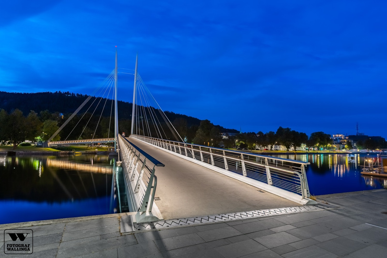 Ypsilon. Et av Drammens kjente landemerker og en flott forbindelse over elva, med sentrum og elvepromenaden like ved. Galleribilde